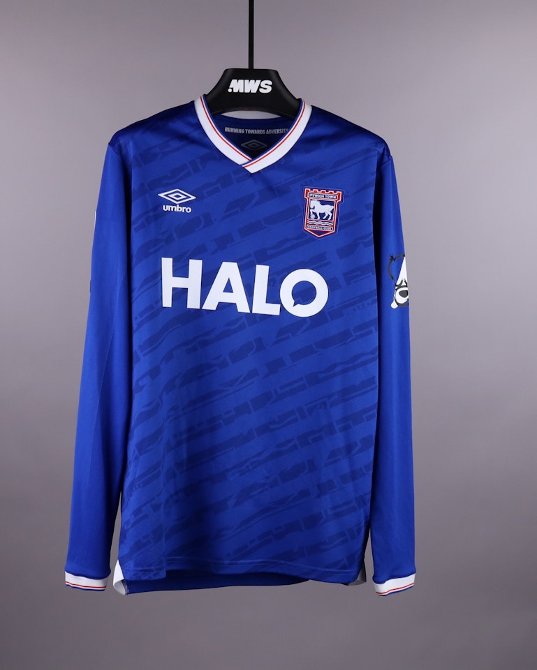 Chuba Akpom Ipswich Town shirt