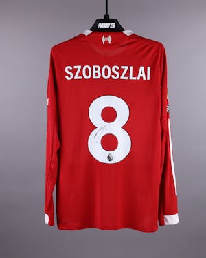 来自Liverpool的Dominik Szoboszlai球衣