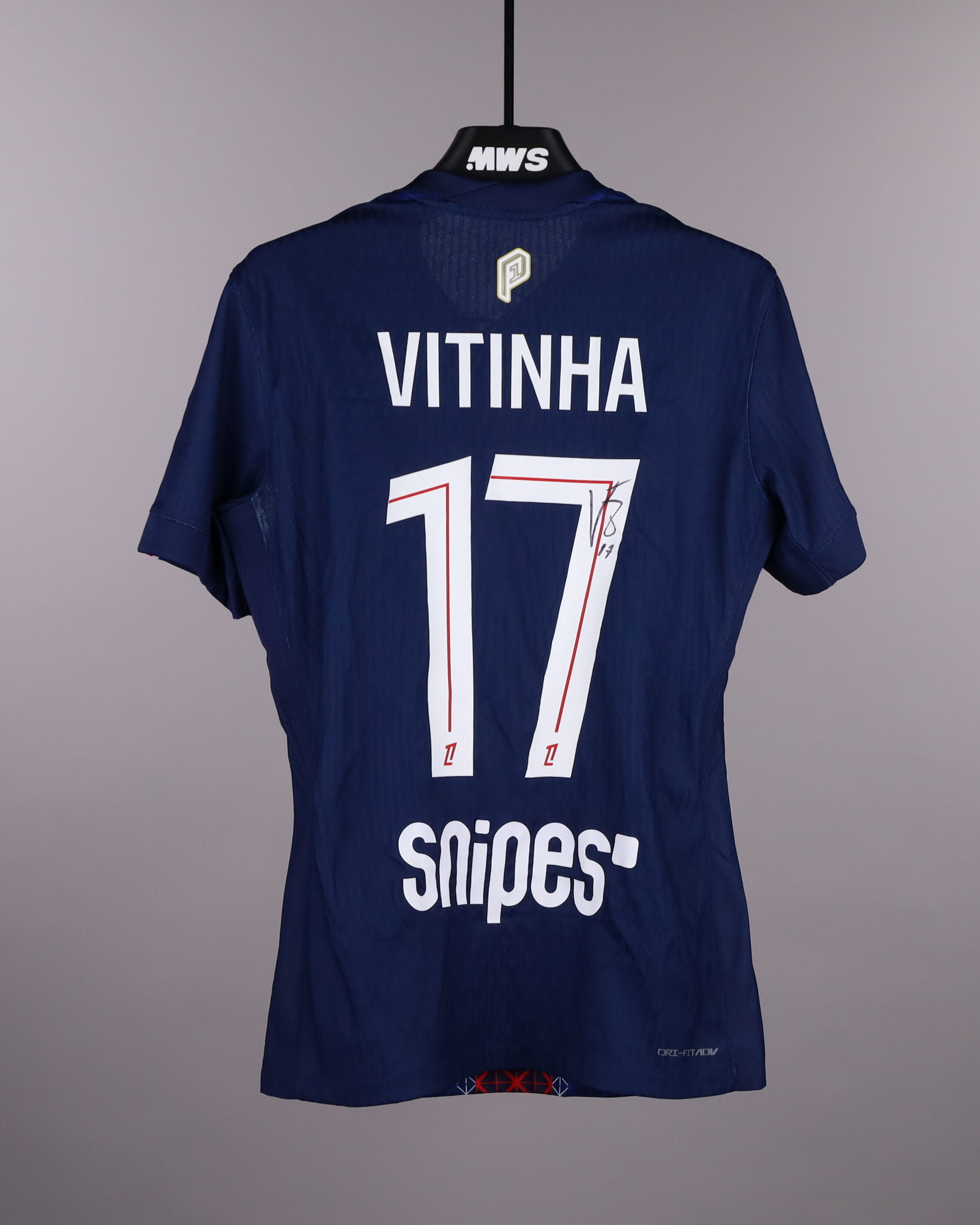Vitinha Paris Saint-Germain shirt