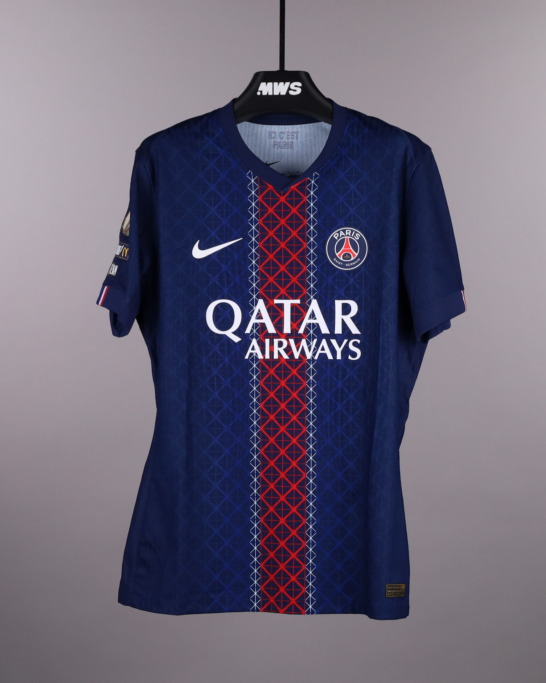 João Neves Paris Saint-Germain shirt