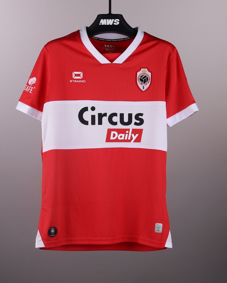 A. Valencia Bajaña Royal Antwerp FC shirt