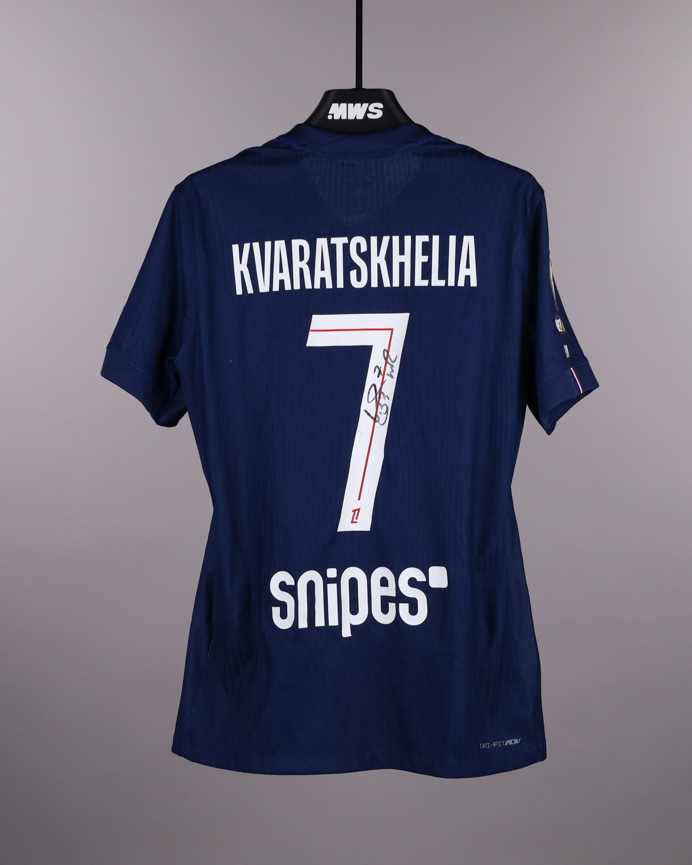 Khvicha Kvaratskhelia Paris Saint-Germain shirt