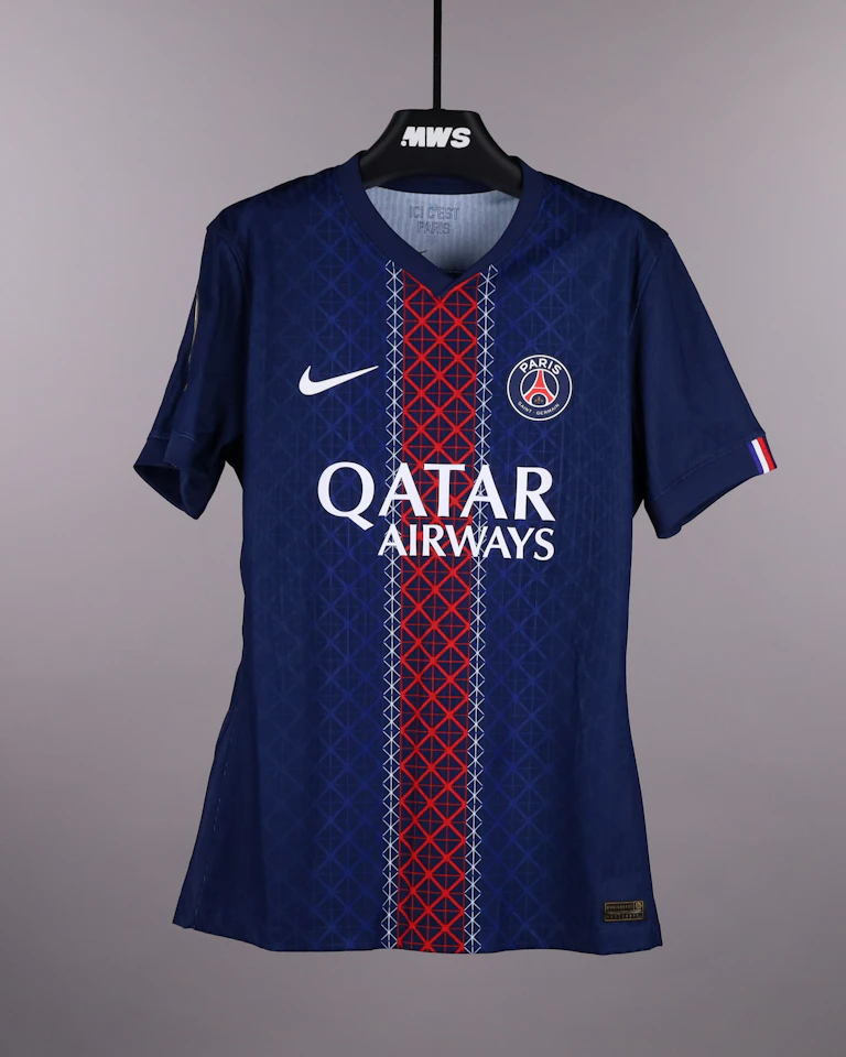 Lucas Hernández Paris Saint-Germain shirt