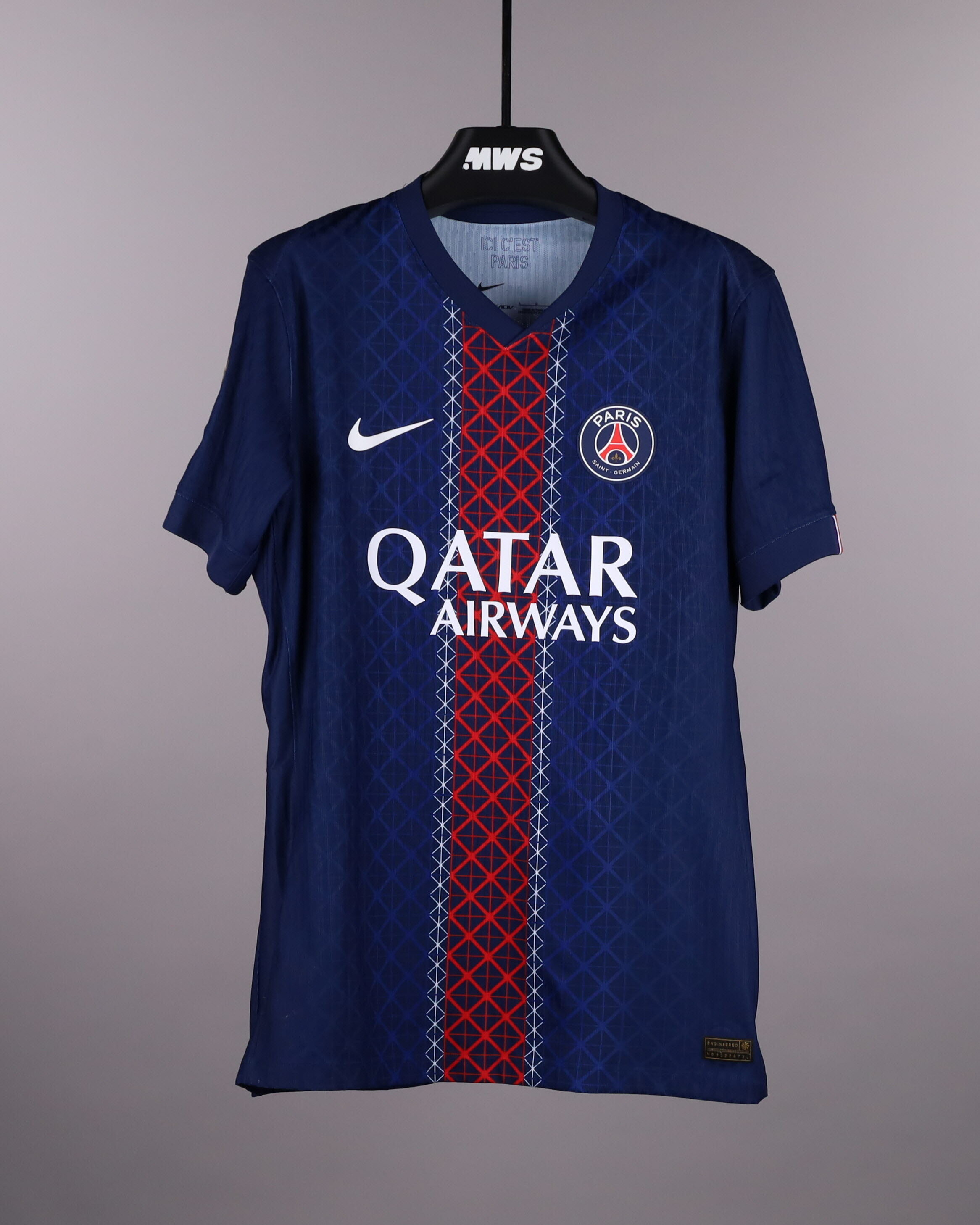 Bradley Barcola Paris Saint-Germain shirt