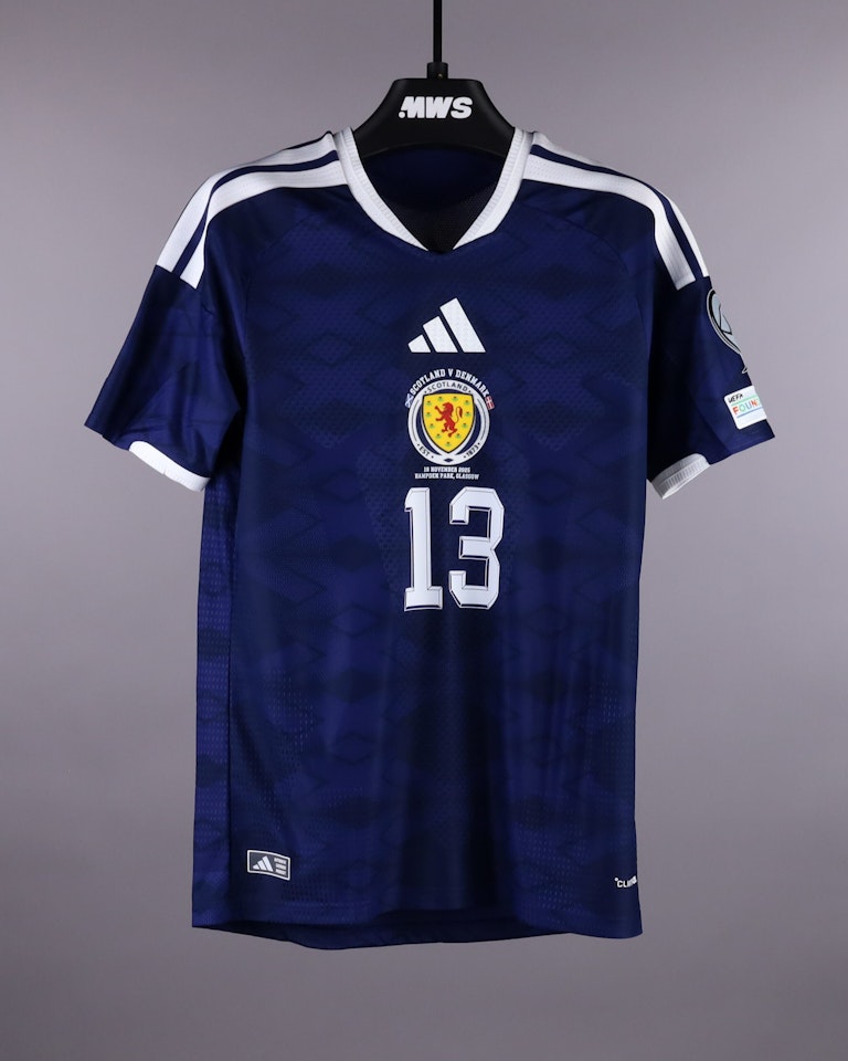 Shirt van Jack Hendry Scotland