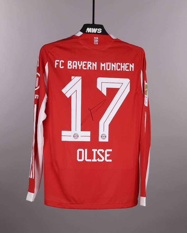 Michael Olise FC Bayern München のシャツ