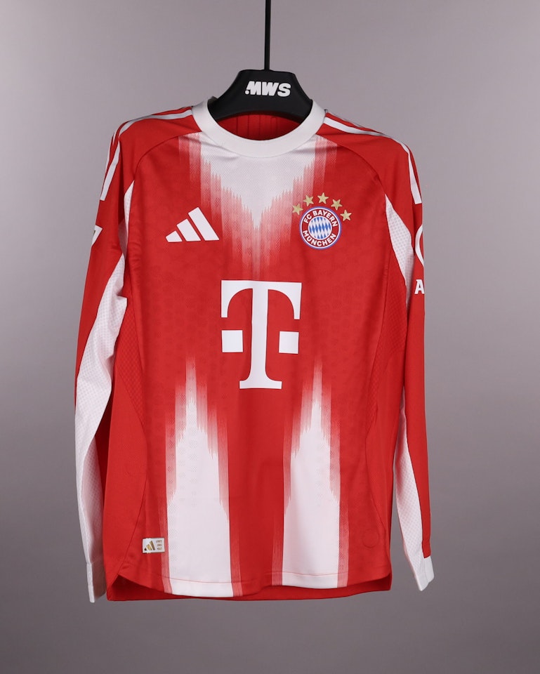 Michael Olise FC Bayern München のシャツ