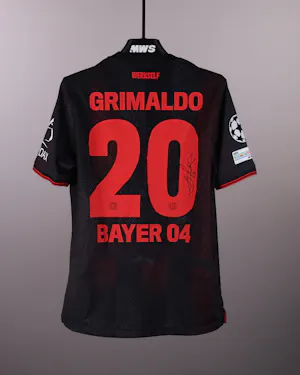 来自Bayer Leverkusen的Alejandro Grimaldo球衣