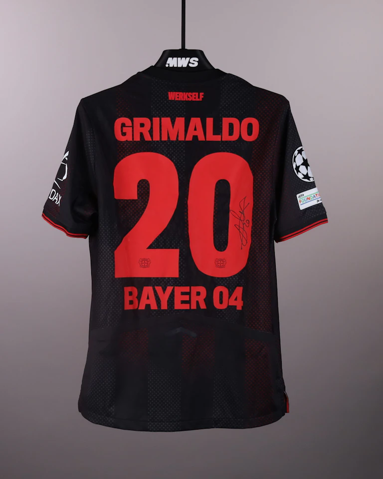 来自Bayer Leverkusen的Alejandro Grimaldo球衣