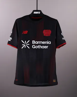 来自Bayer Leverkusen的Alejandro Grimaldo球衣