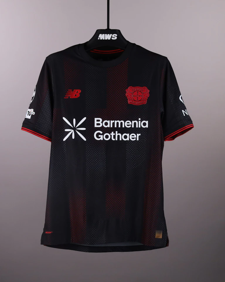 来自Bayer Leverkusen的Alejandro Grimaldo球衣