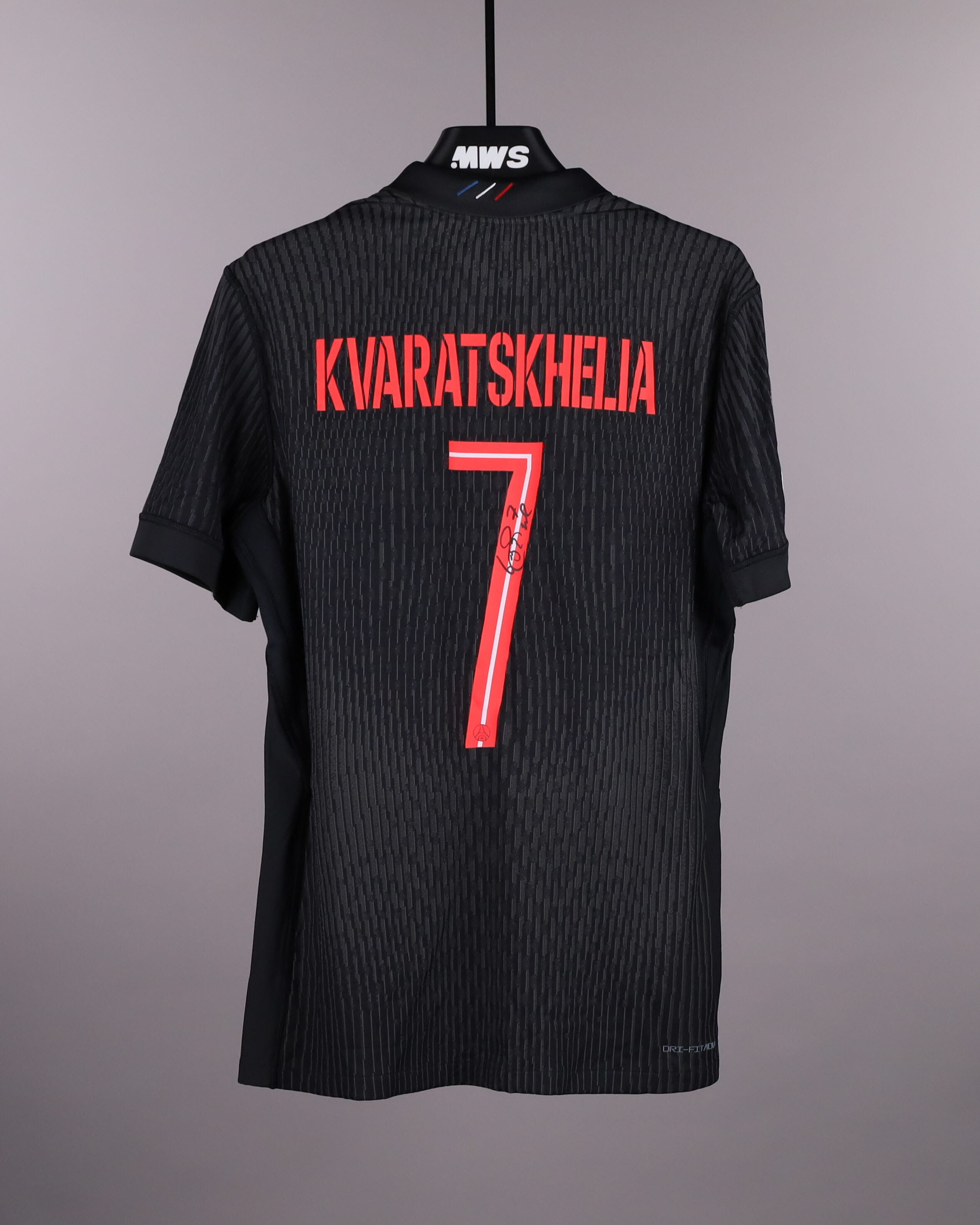 Khvicha Kvaratskhelia Paris Saint-Germain shirt