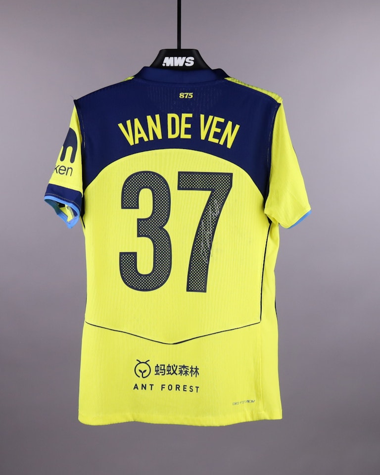 Micky van de Ven Tottenham Hotspur shirt