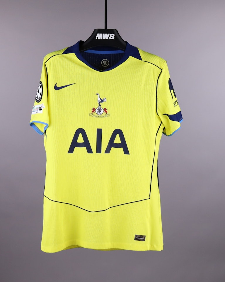 Micky van de Ven Tottenham Hotspur shirt