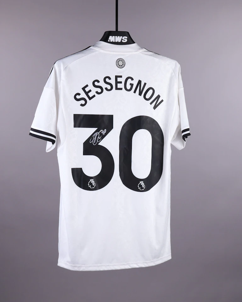 Fulham 팀의 Ryan Sessegnon 셔츠