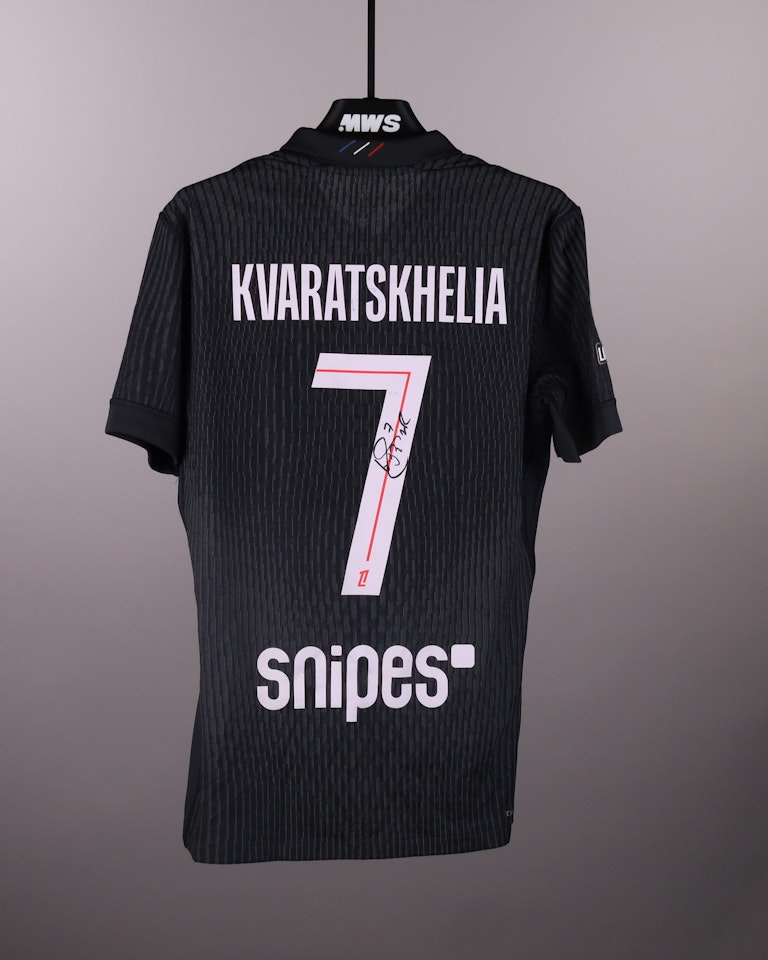 Khvicha Kvaratskhelia Paris Saint-Germain shirt