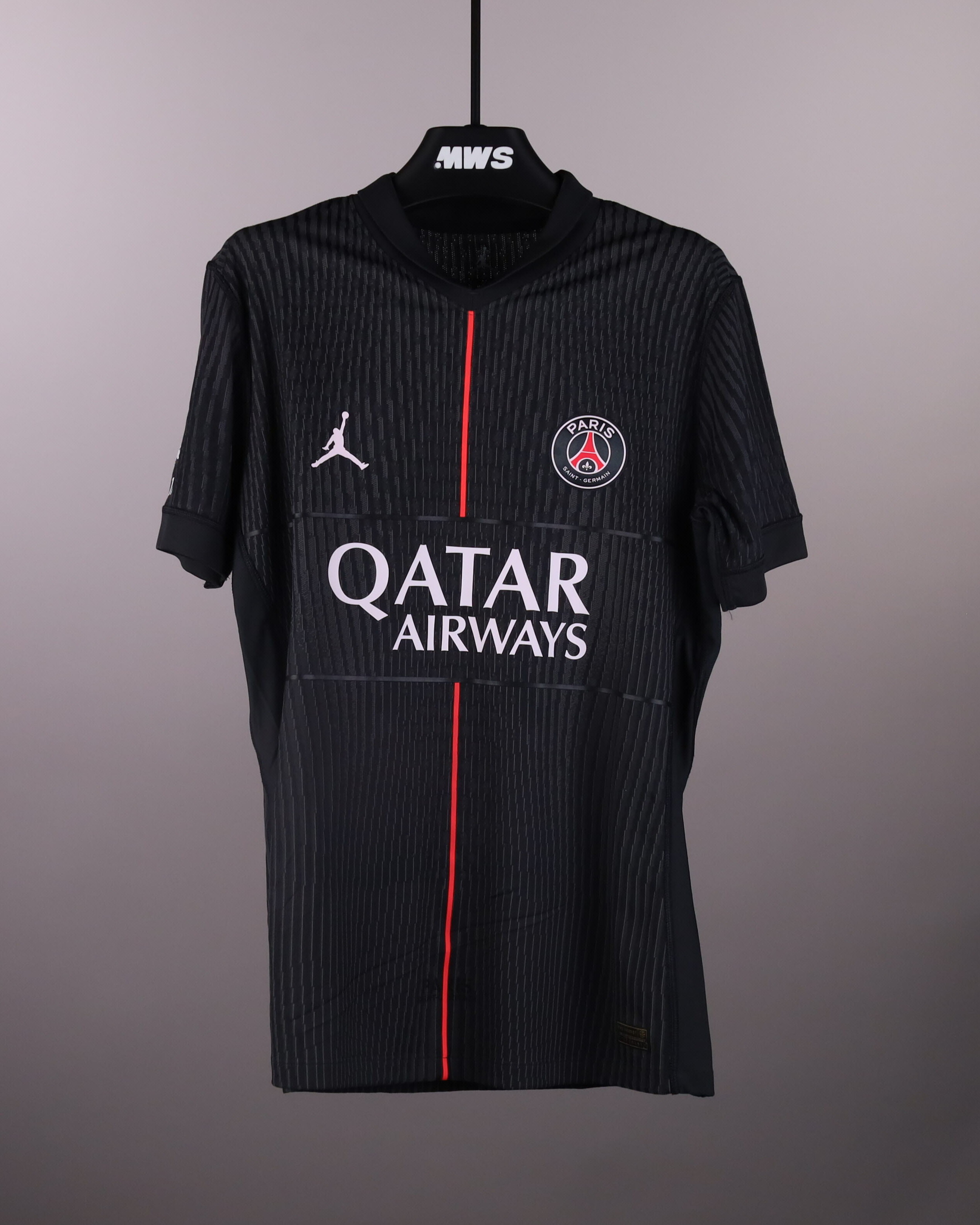 Khvicha Kvaratskhelia Paris Saint-Germain shirt