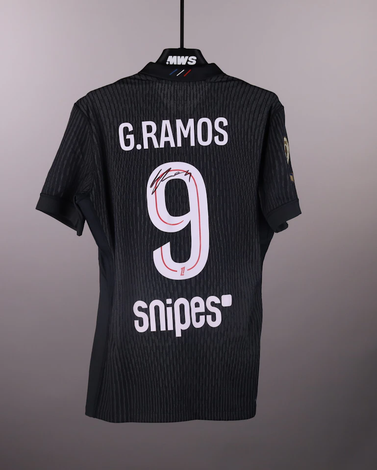 Gonçalo Ramos Paris Saint-Germain shirt
