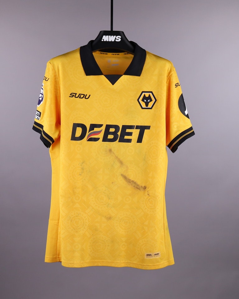 Yerson Mosquera Wolverhampton Wanderers shirt