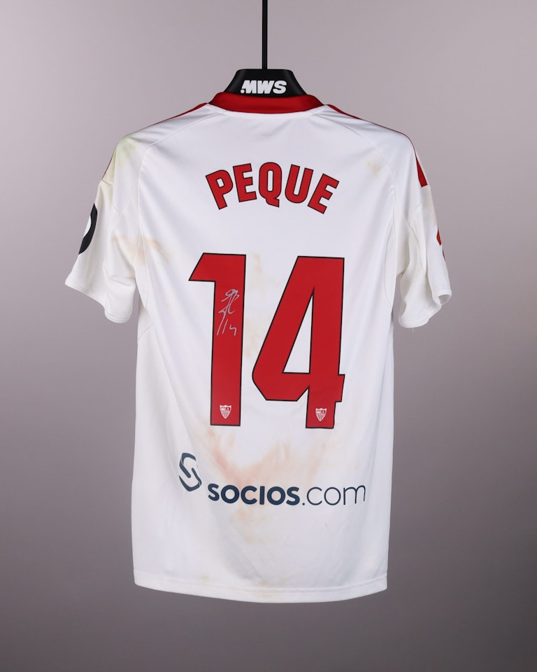 Peque Fernández Sevilla FC shirt