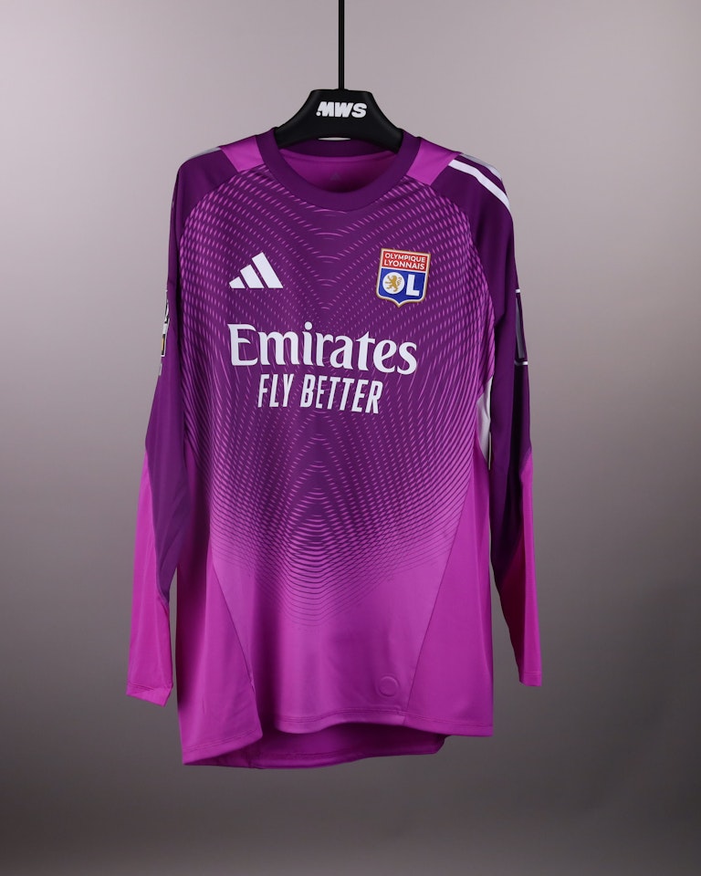 Rémy Descamps  Olympique Lyonnais shirt