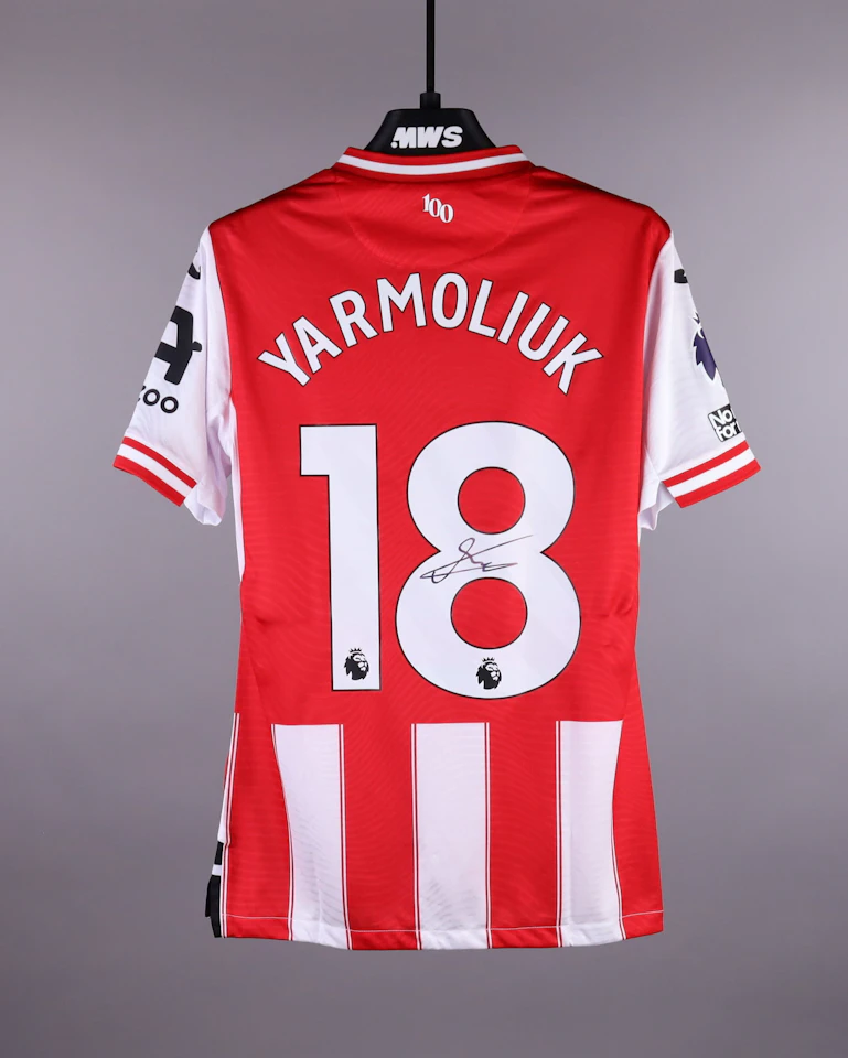 来自Brentford的Yehor Yarmolyuk球衣