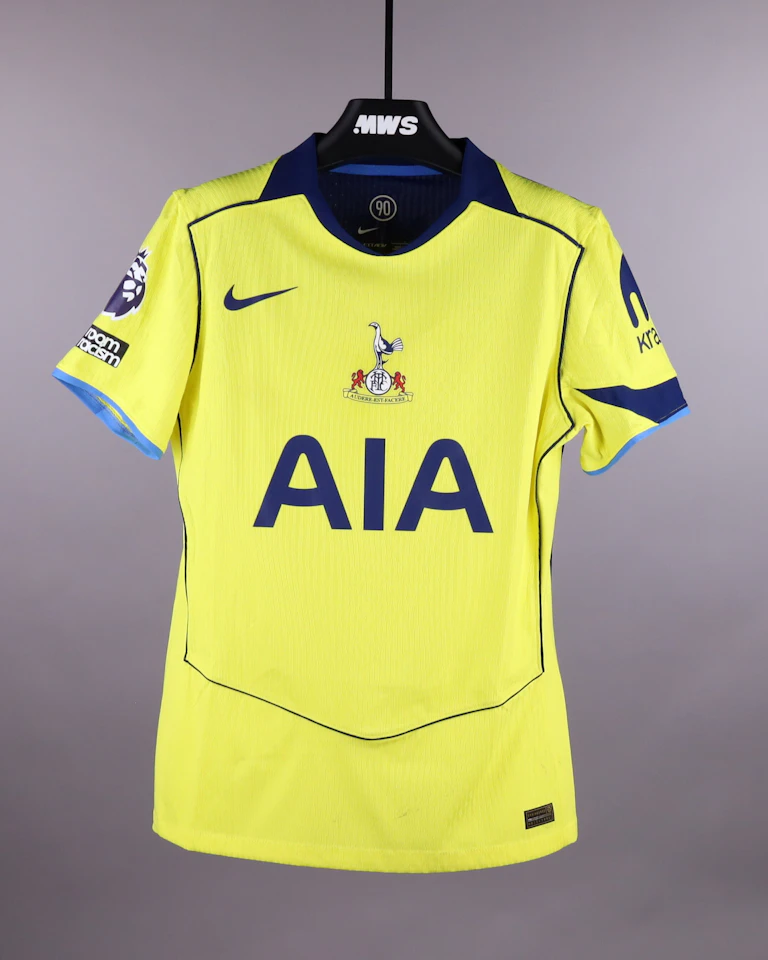 Cristian Romero Tottenham Hotspur shirt