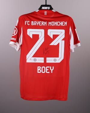 Sacha Boey FC Bayern München shirt