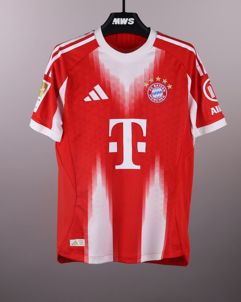 Konrad Laimer FC Bayern München shirt