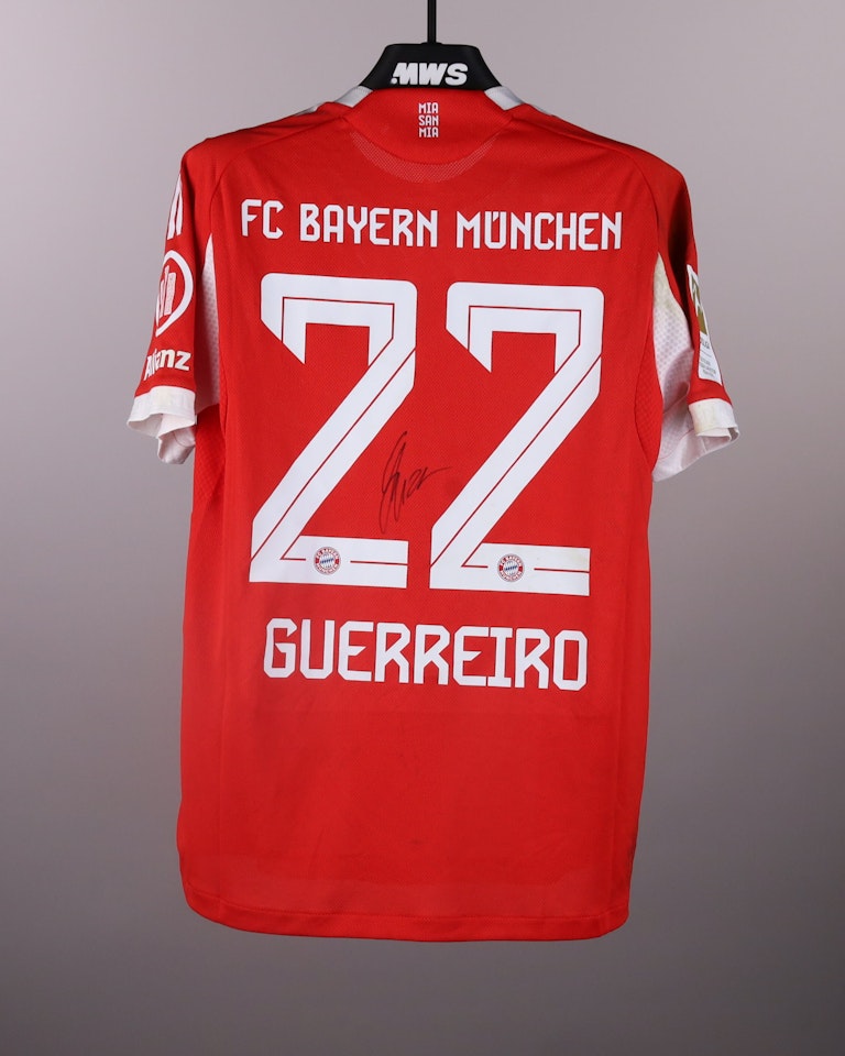 Raphaël Guerreiro FC Bayern München shirt