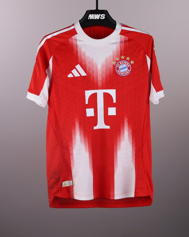 Raphaël Guerreiro FC Bayern München shirt
