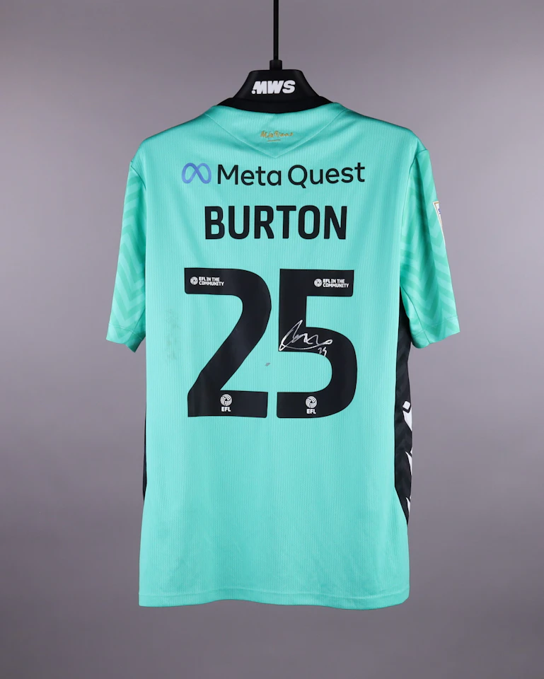 来自Wrexham A.F.C.的Callum Burton球衣