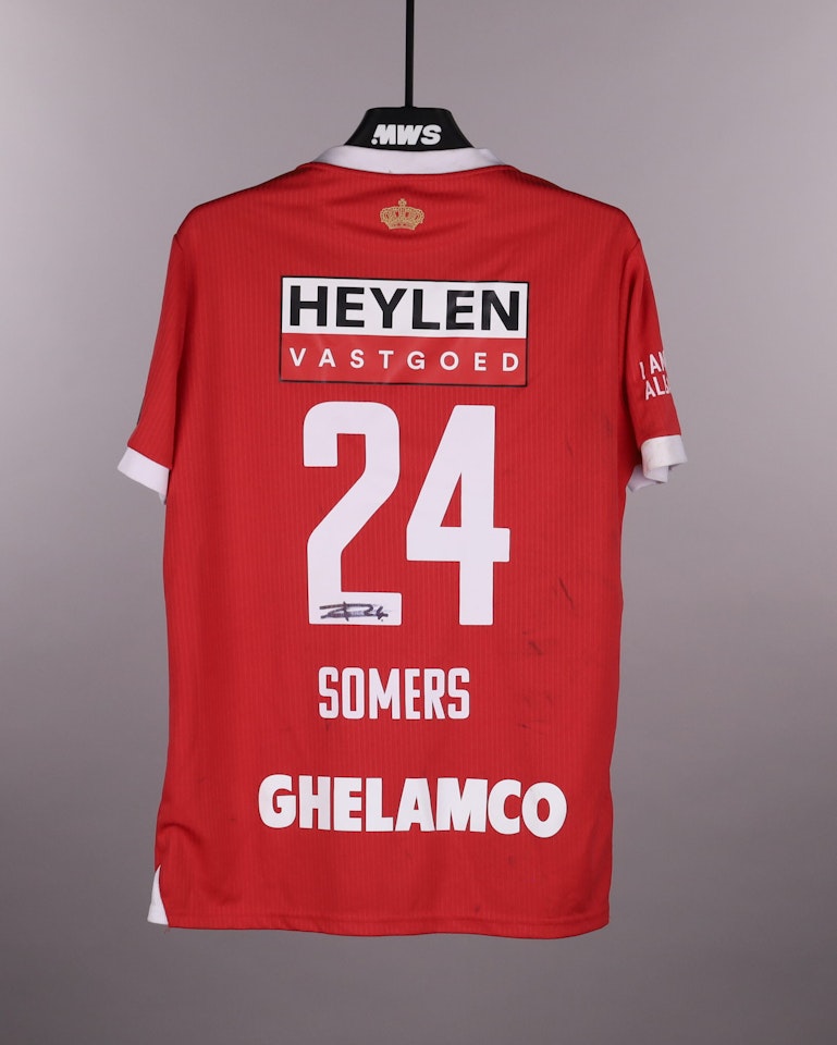 Royal Antwerp FC 팀의 Thibo Somers 셔츠