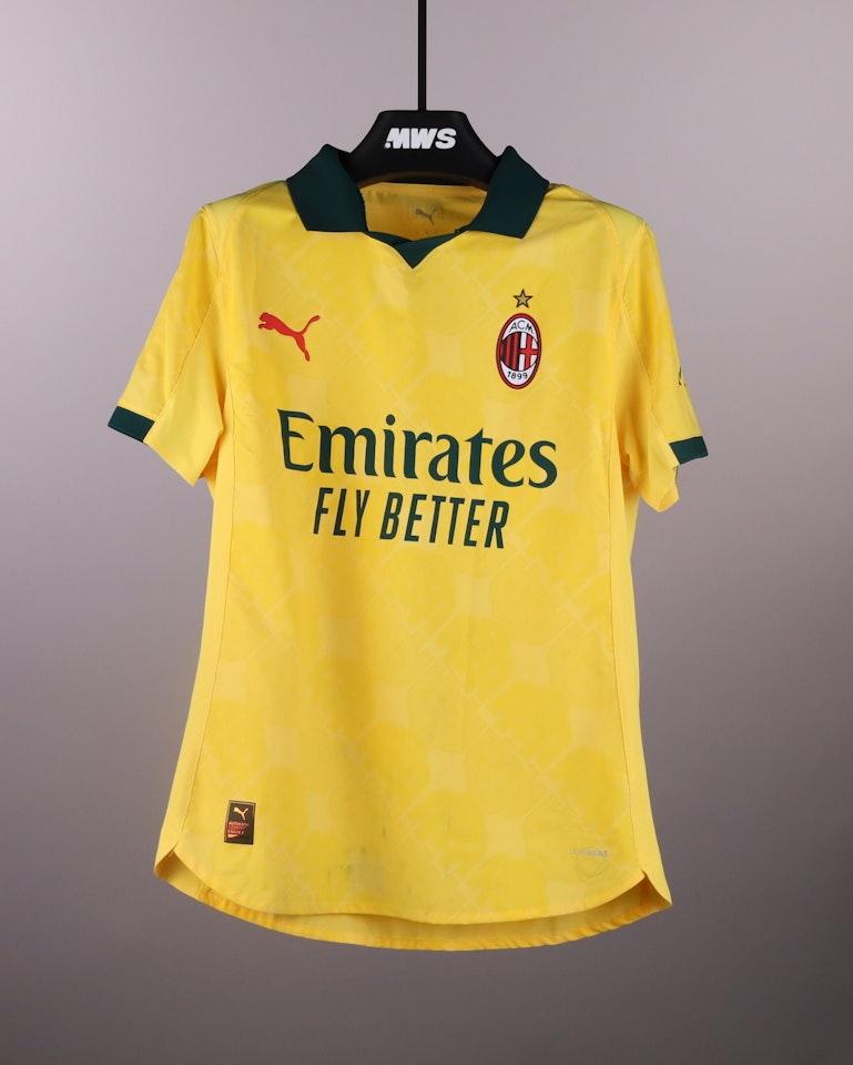 Pervis Estupiñán AC Milan shirt