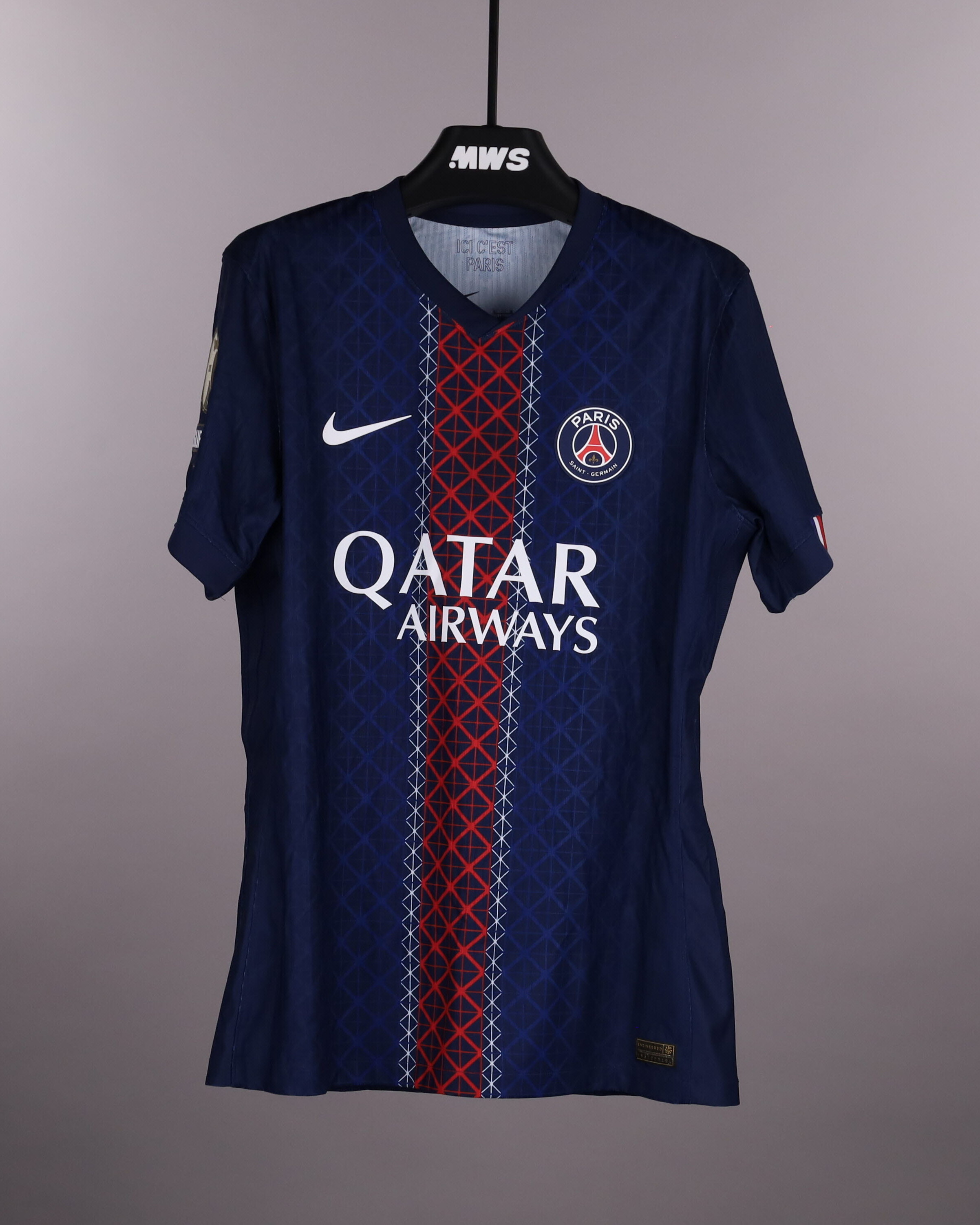 Lucas Hernández Paris Saint-Germain shirt