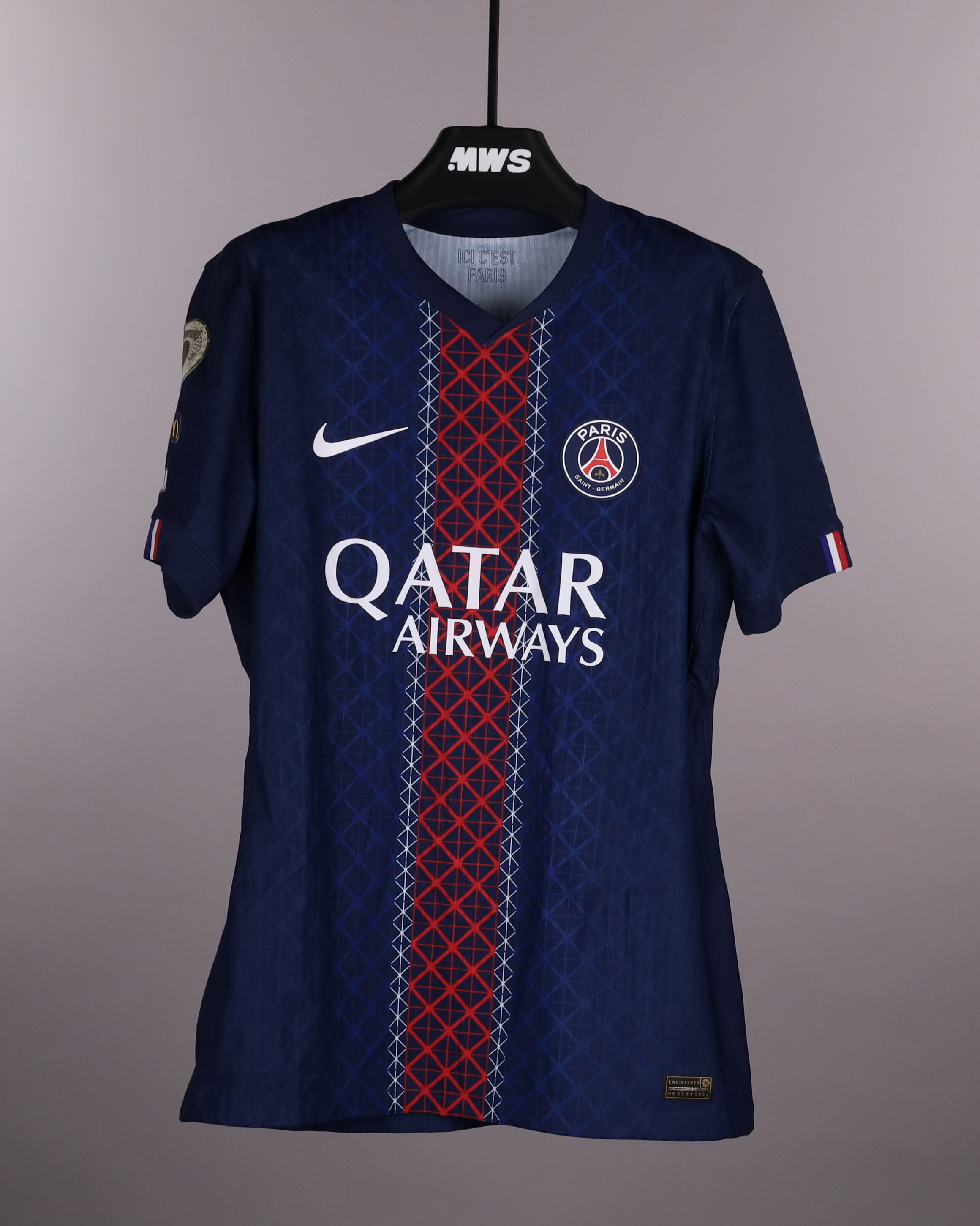 João Neves Paris Saint-Germain shirt