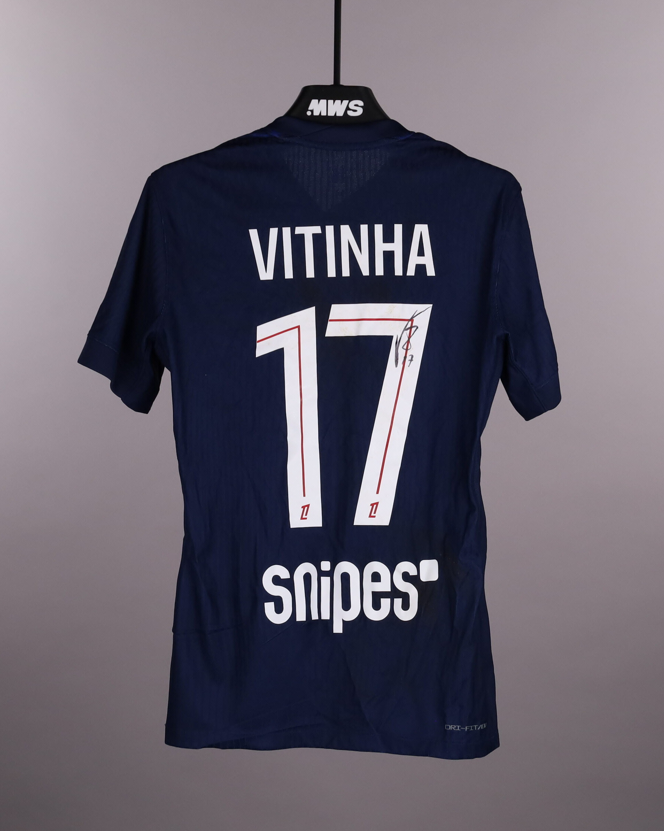 Vitinha Paris Saint-Germain shirt