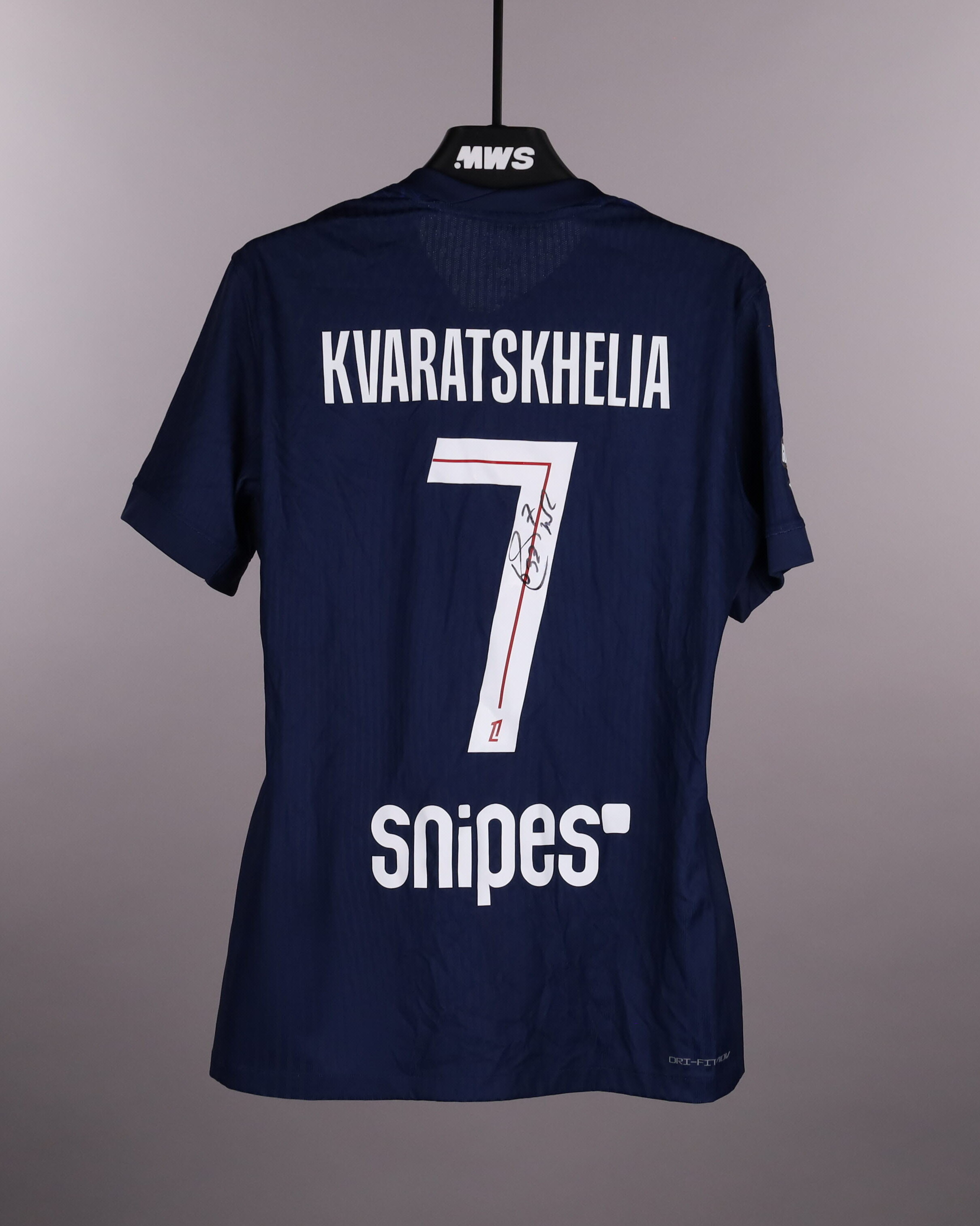 Khvicha Kvaratskhelia Paris Saint-Germain shirt