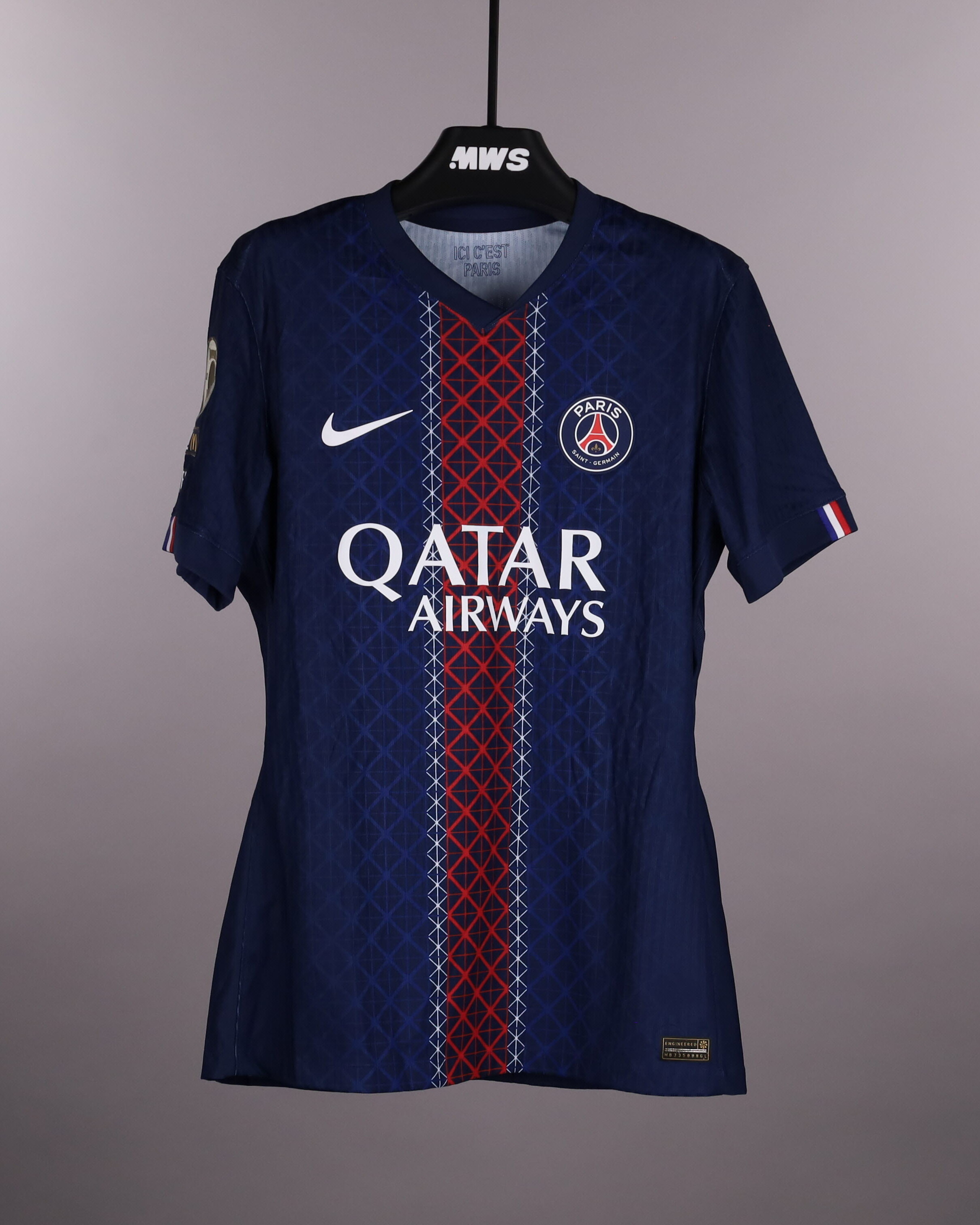 Khvicha Kvaratskhelia Paris Saint-Germain shirt