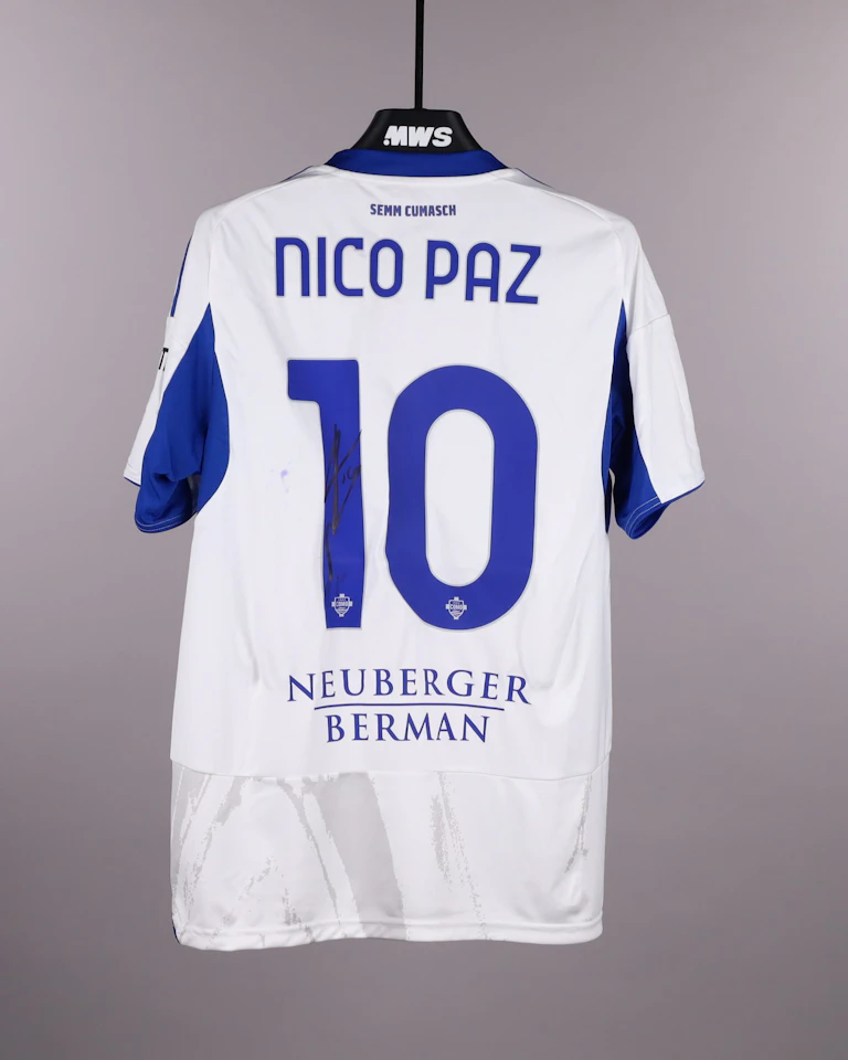 来自Como 1907的Nico Paz球衣