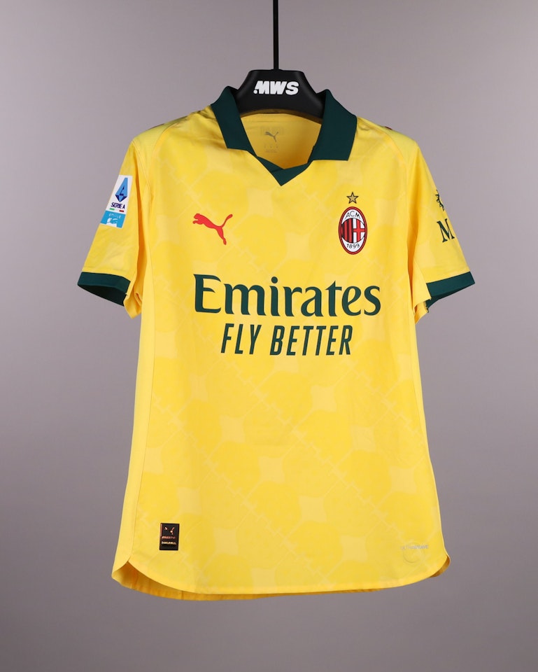 Pervis Estupiñán AC Milan shirt