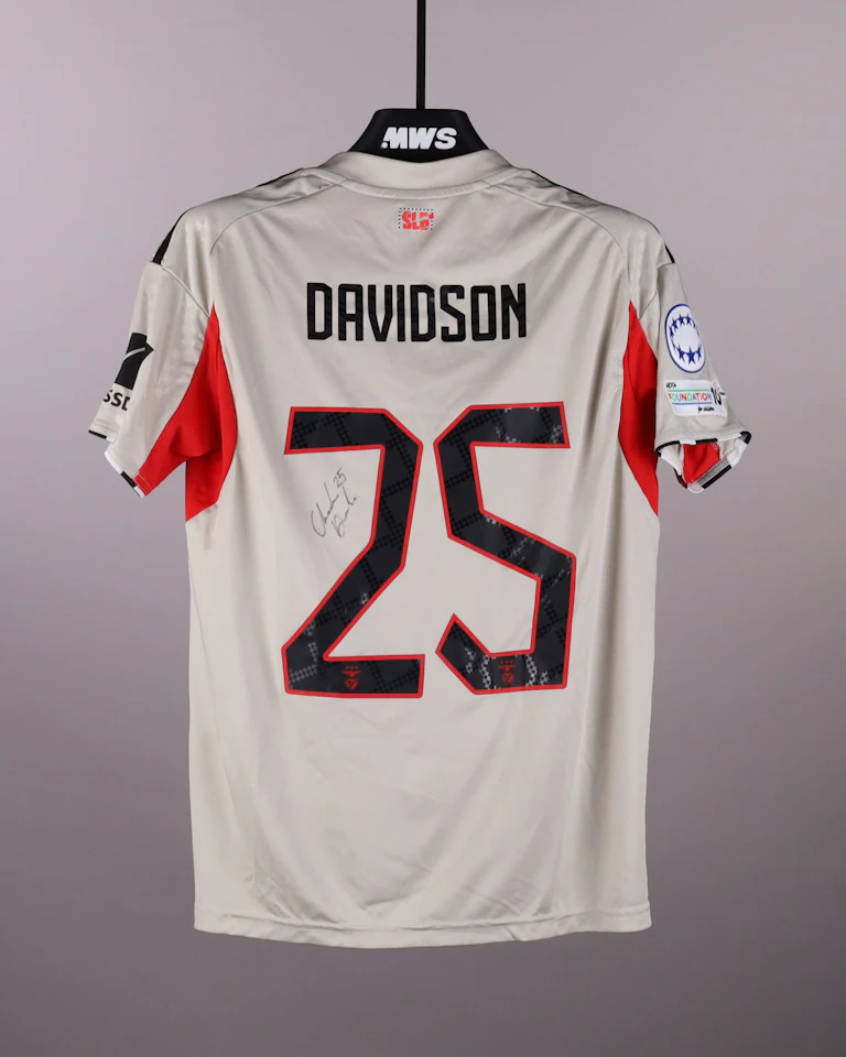 Chandra Davidson SL Benfica W shirt