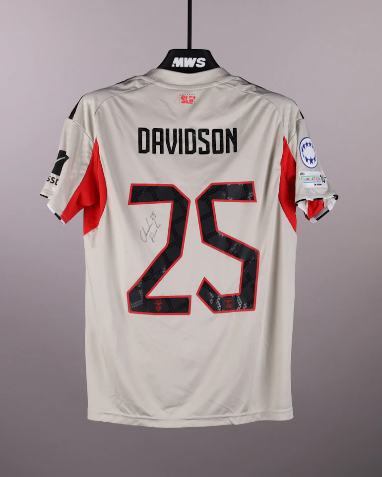 Chandra Davidson SL Benfica W shirt