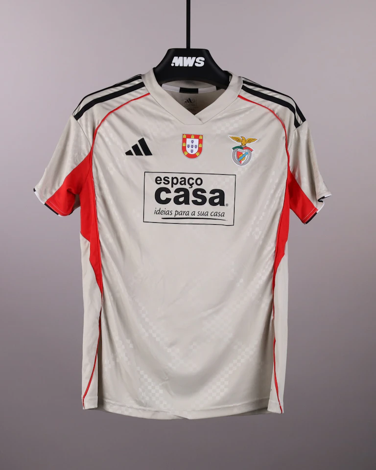 Chandra Davidson SL Benfica W shirt