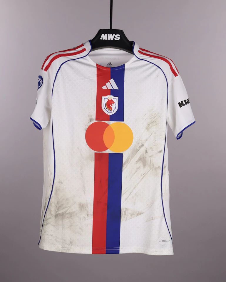 Jule Brand OL Lyonnes forması