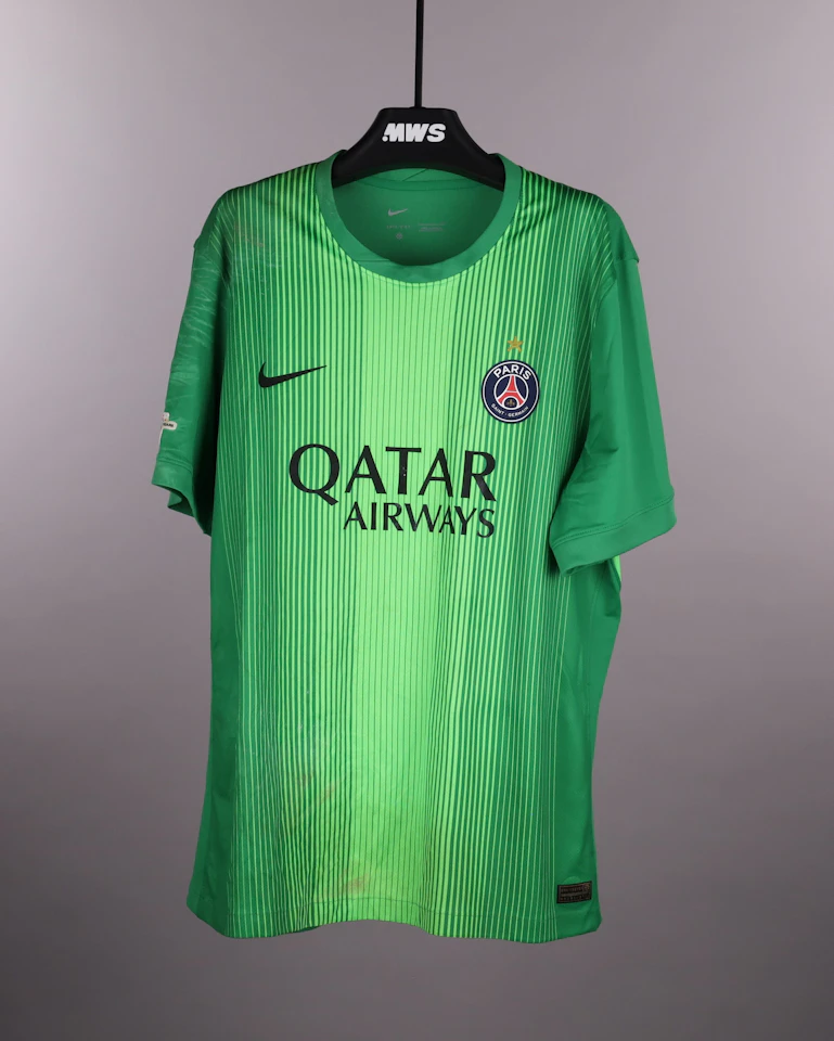 来自Paris Saint-Germain的Matvey Safonov球衣