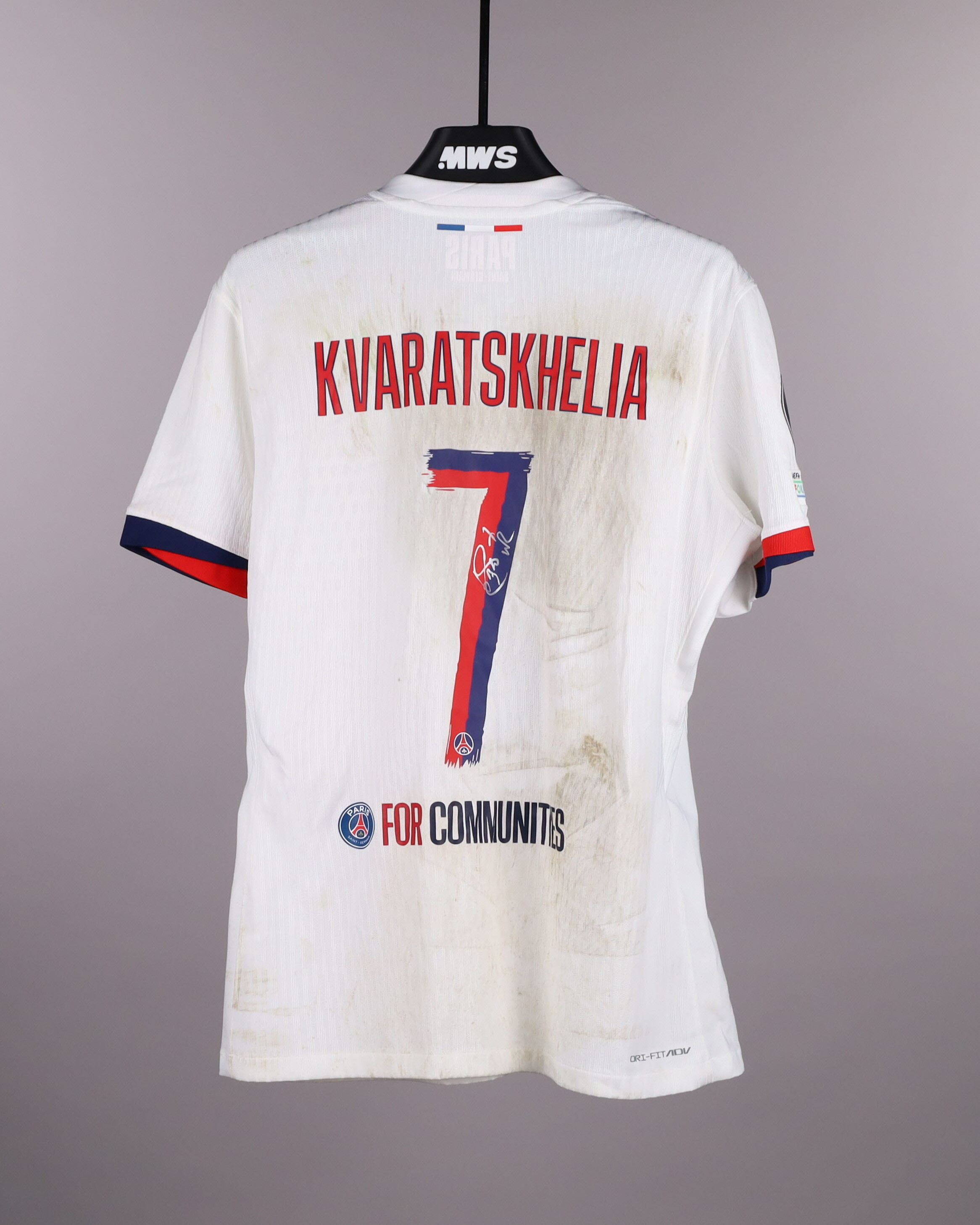 Khvicha Kvaratskhelia Paris Saint-Germain shirt