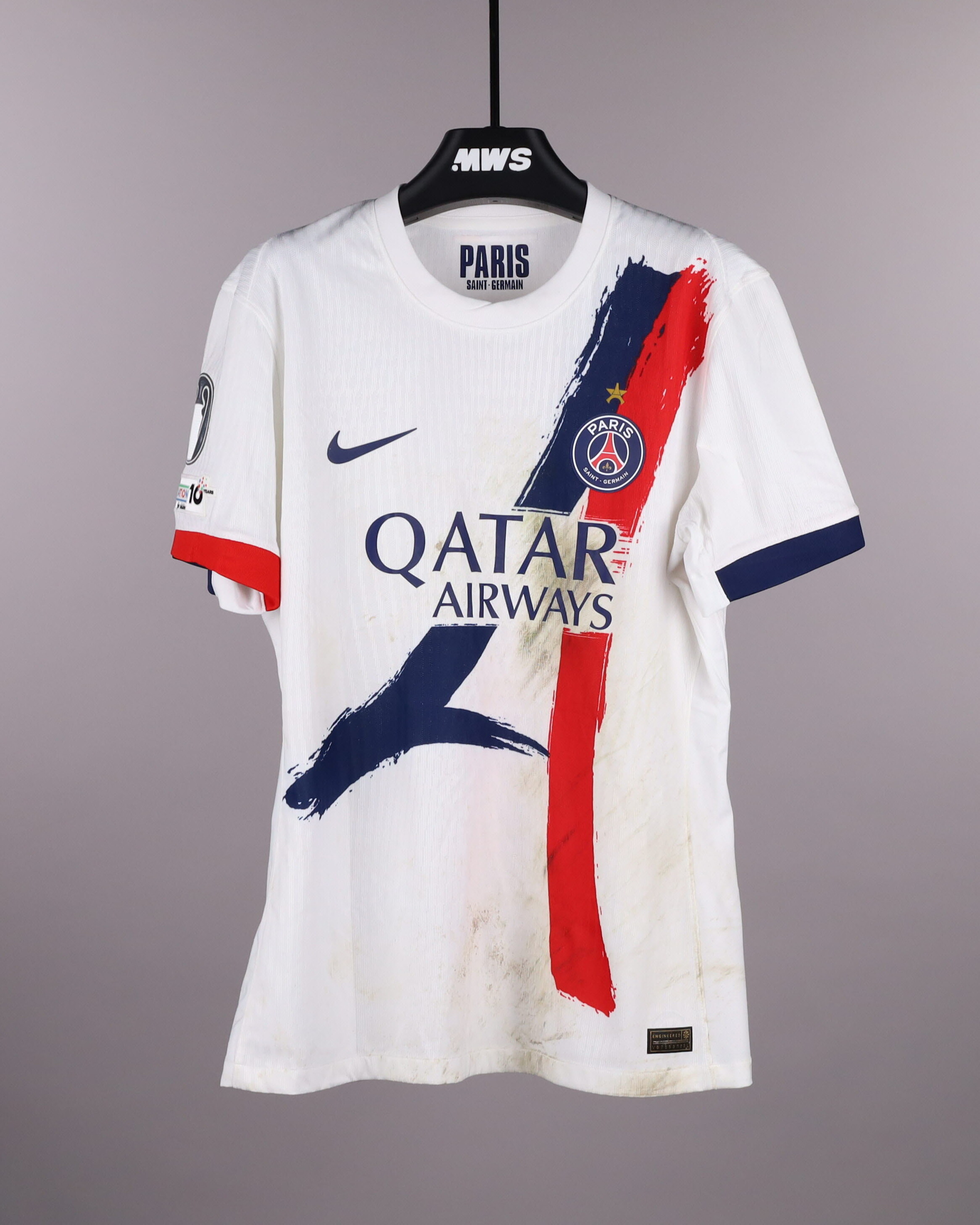 Khvicha Kvaratskhelia Paris Saint-Germain shirt