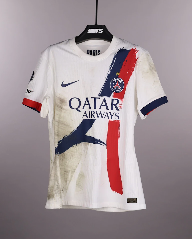 João Neves Paris Saint-Germain shirt