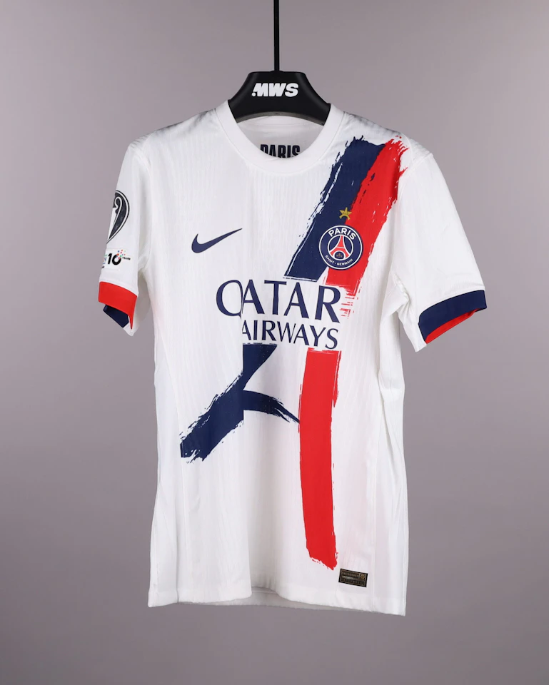 Vitinha Paris Saint-Germain shirt